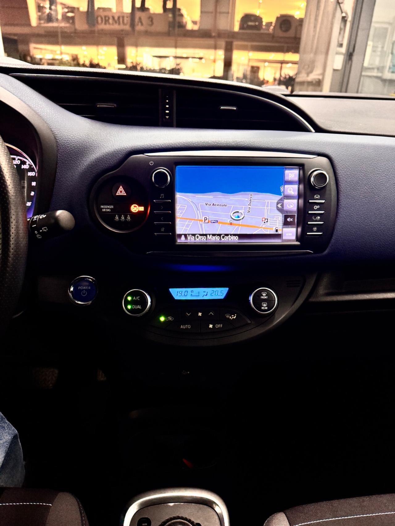 Toyota Yaris 1.5 Hybrid 73 Cv 5P. 22.000 KM - 2017