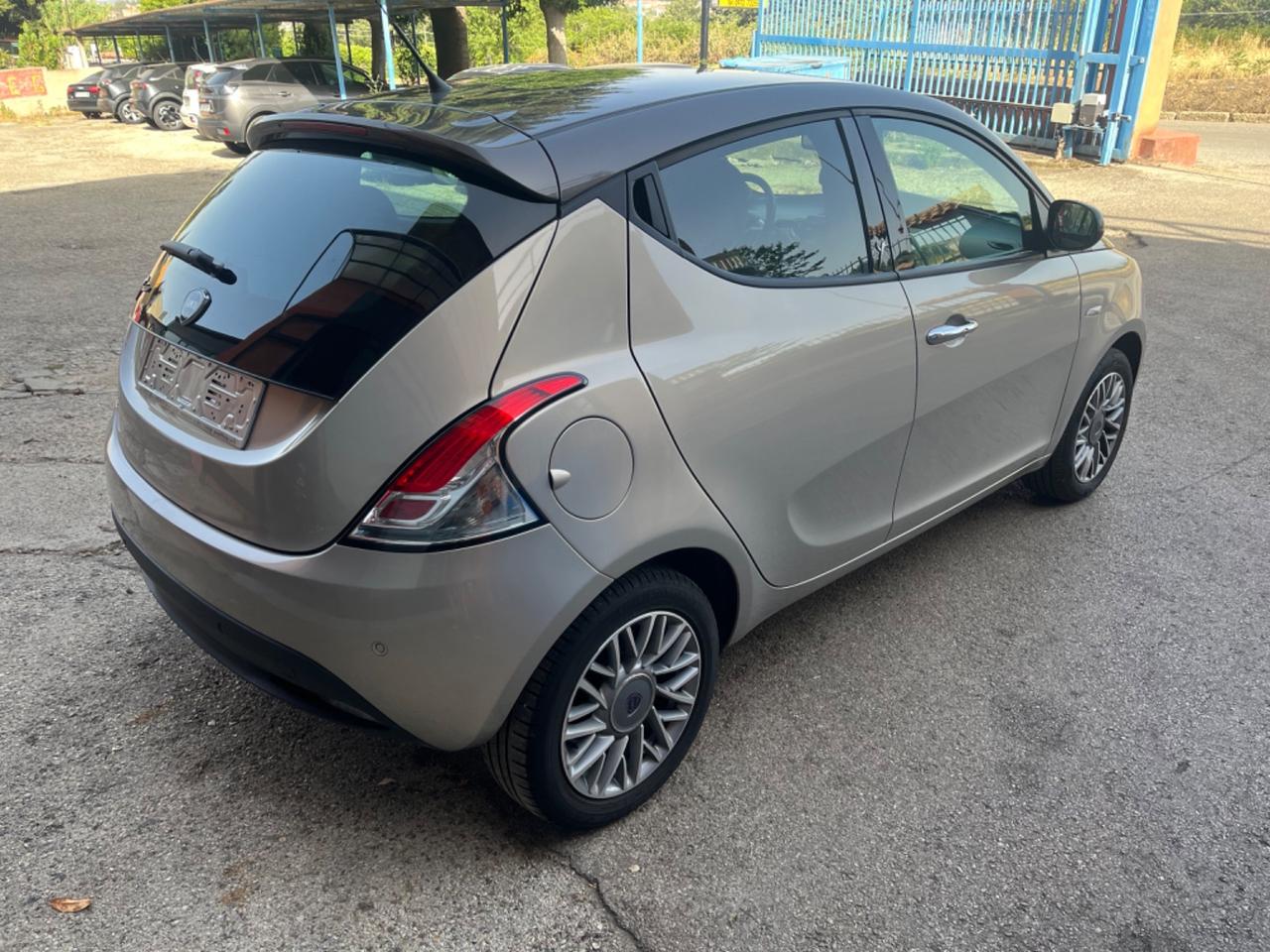 Lancia Ypsilon1.2 69CV Platinum-solo 32000Km-