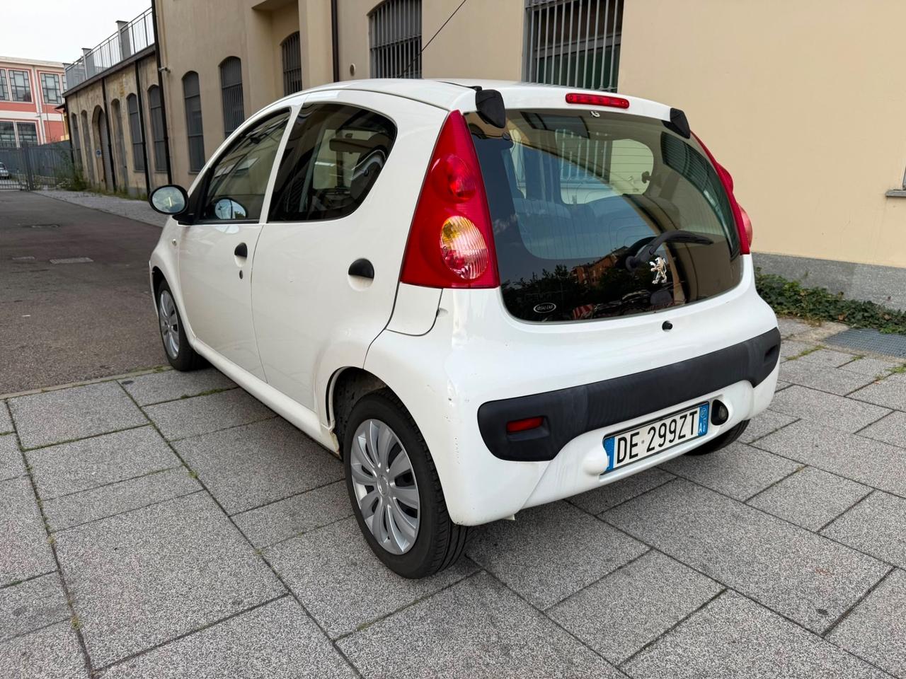 Peugeot 107 1.0 68CV 3p. Sweet Years 2Tronic