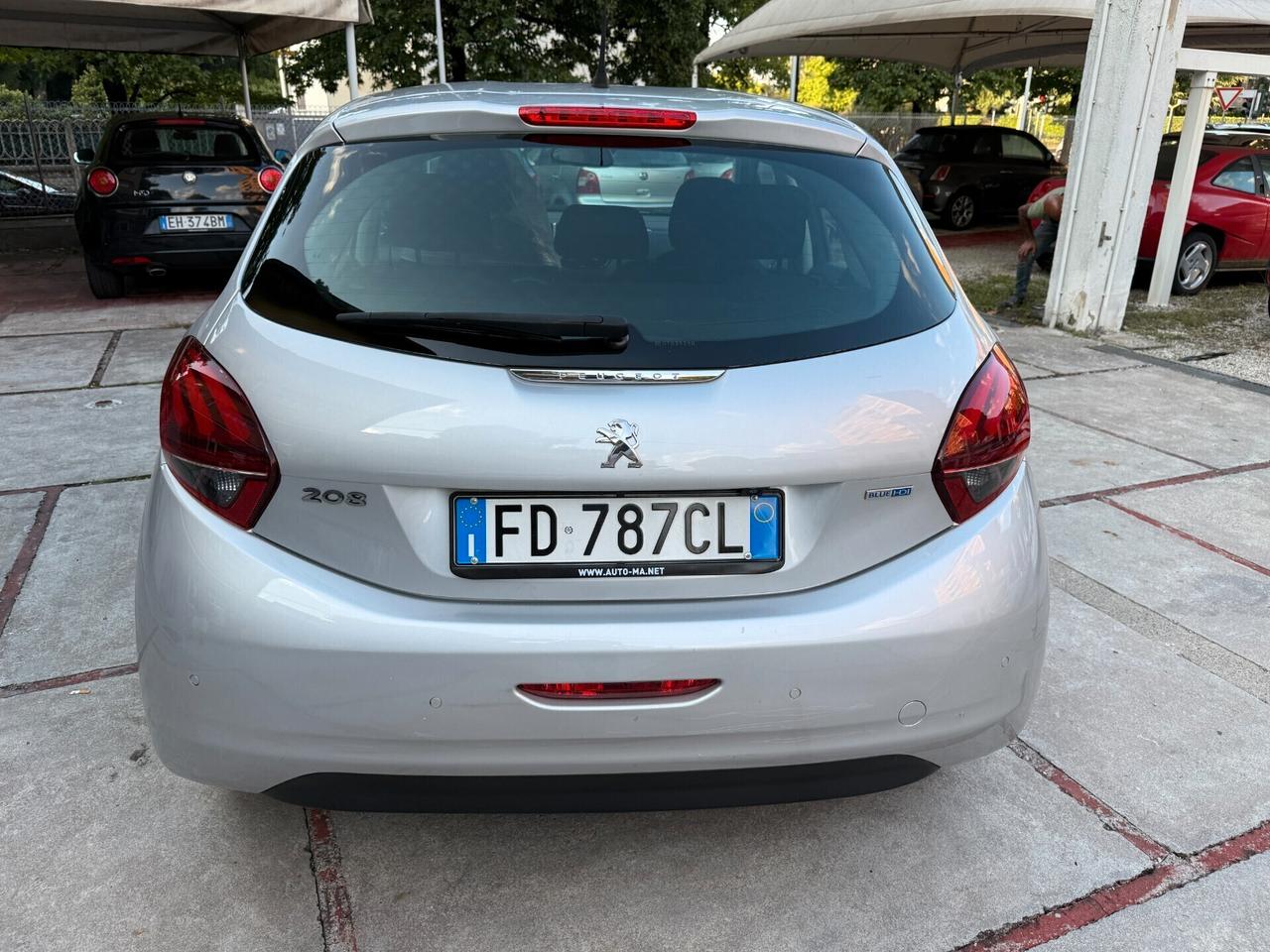 Peugeot 208 BlueHDi 100 5 porte Allure per neopatentati