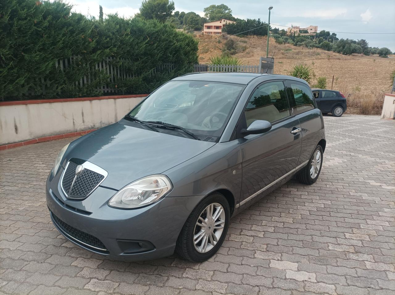 Lancia Ypsilon 1.3 MJT 90 CV Platino