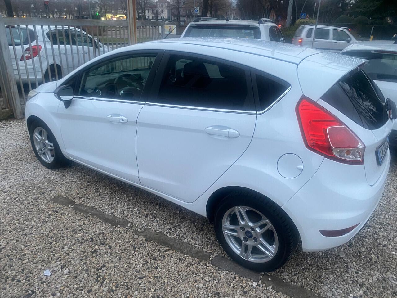 Ford Fiesta 1.4 5p. Bz.- GPL Titanium NEOPATENTATI-NAVI