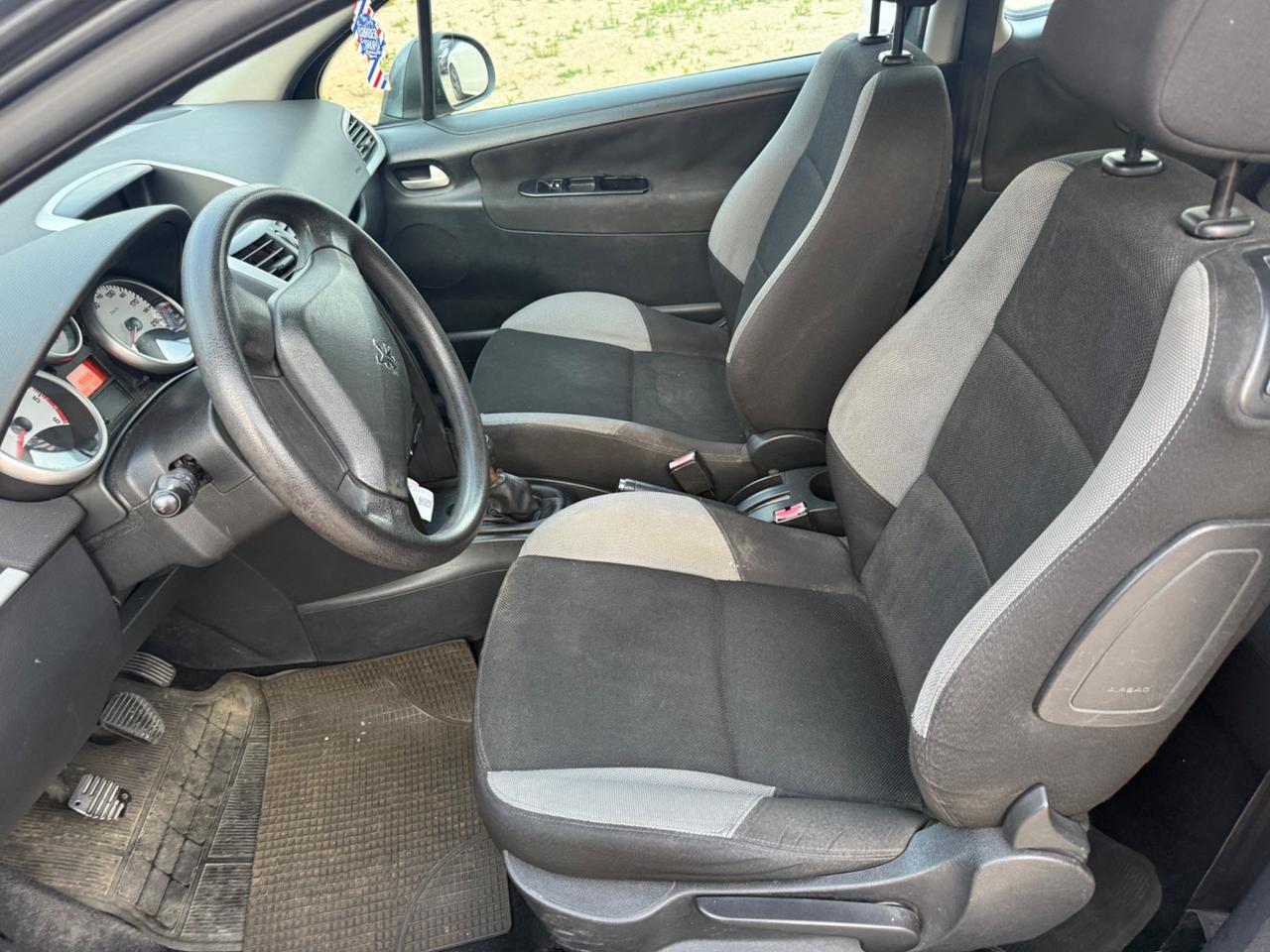Peugeot 207 1.4 HDi 70CV NEOPATENTATI 1.590€