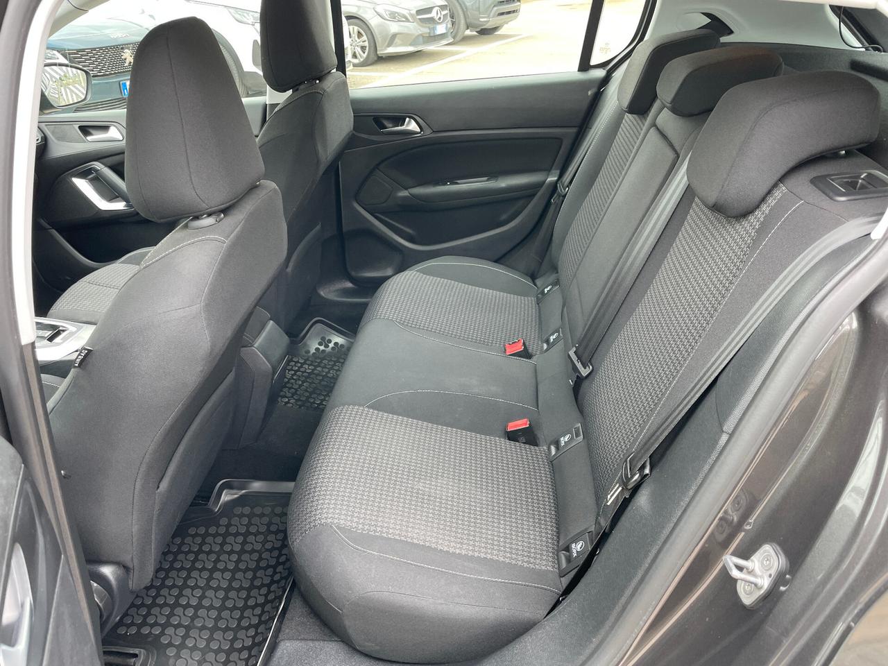 Peugeot 308 1.5 BlueHDi 130cv EAT8 Business-NAVIGATORE