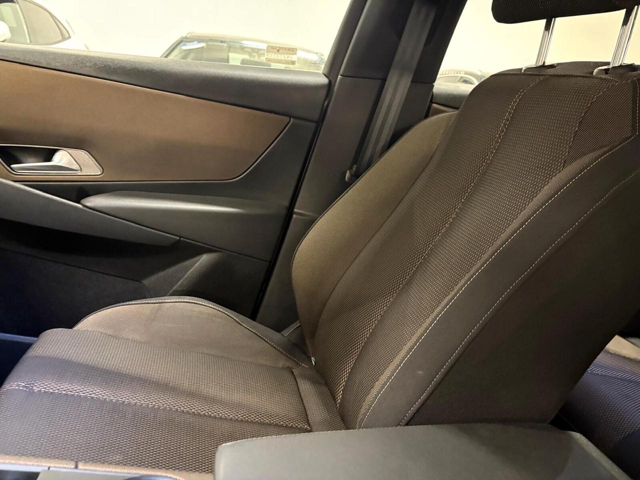 Ds DS 7 Crossback GRAND CHIC BlueHDi 180 aut. SPOTICAR