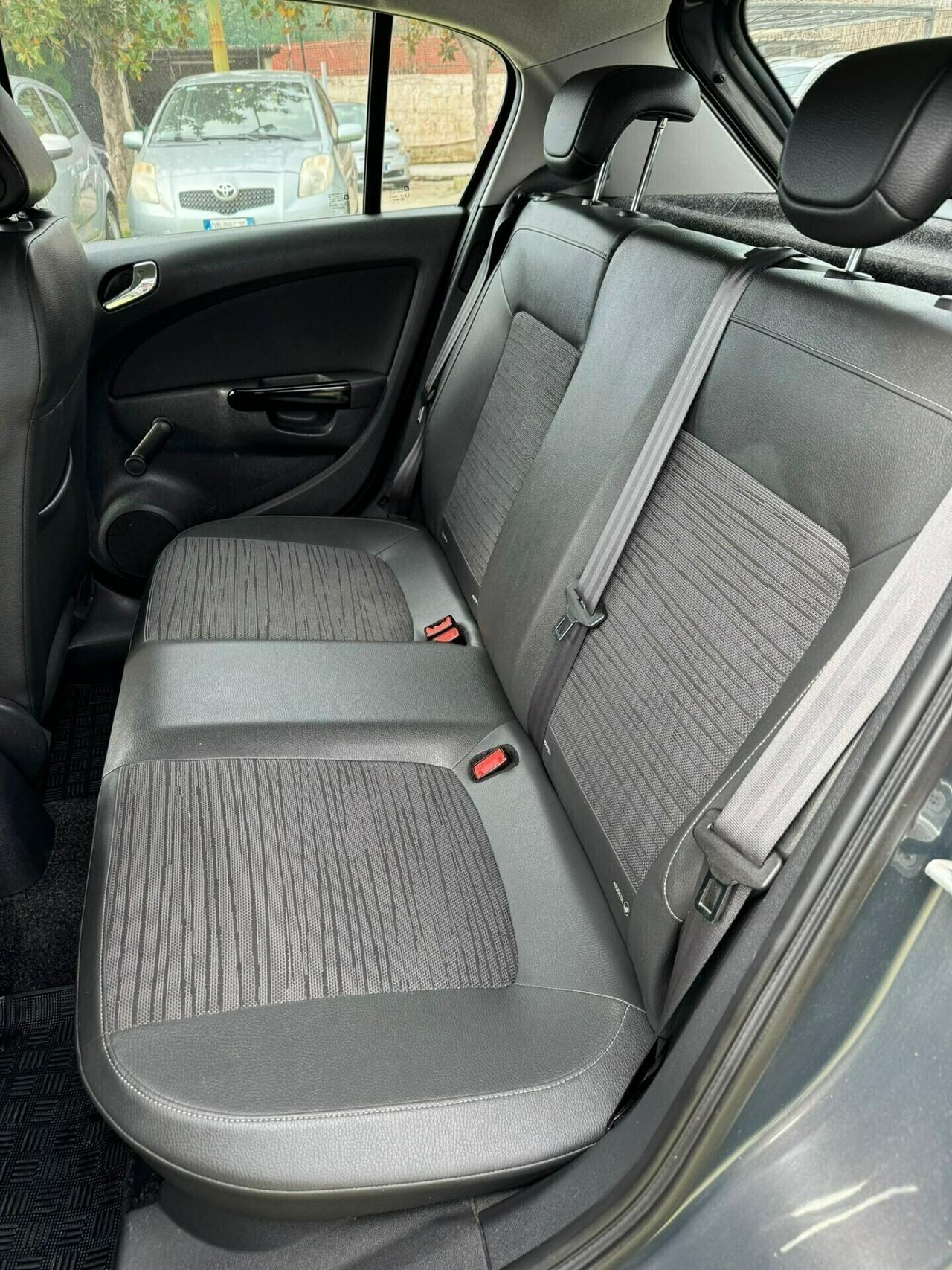 Opel Corsa 1.2 5 porte