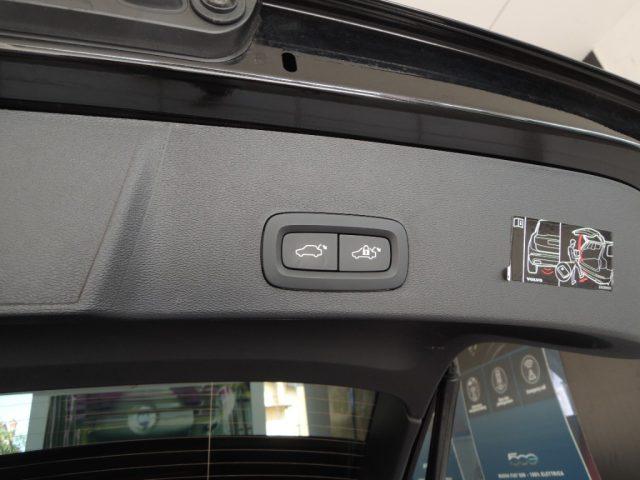VOLVO XC40 T3 Geartronic Momentum Pro