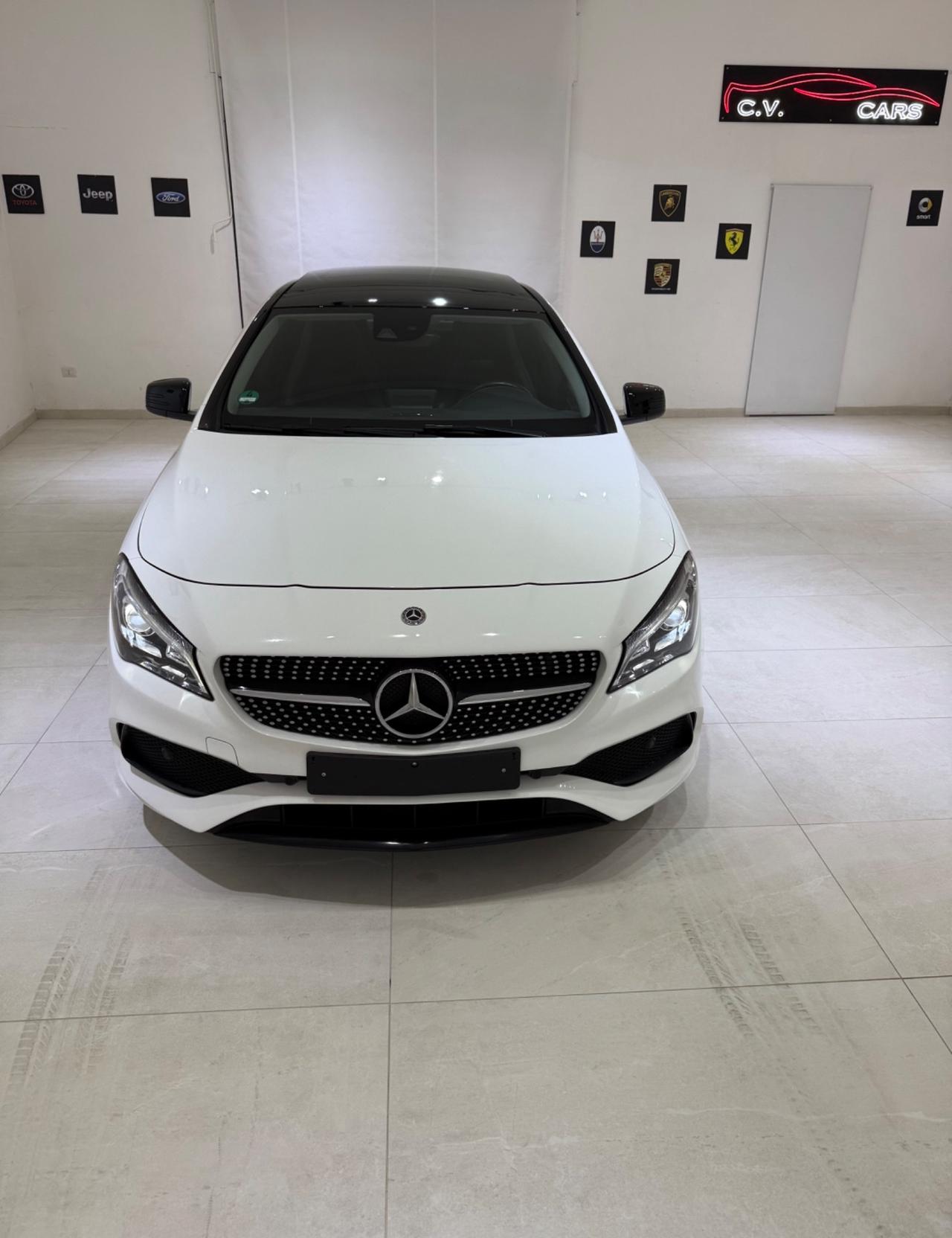 CLA 220 D AUTOMATIC PREMIUM TOTAL BLACK