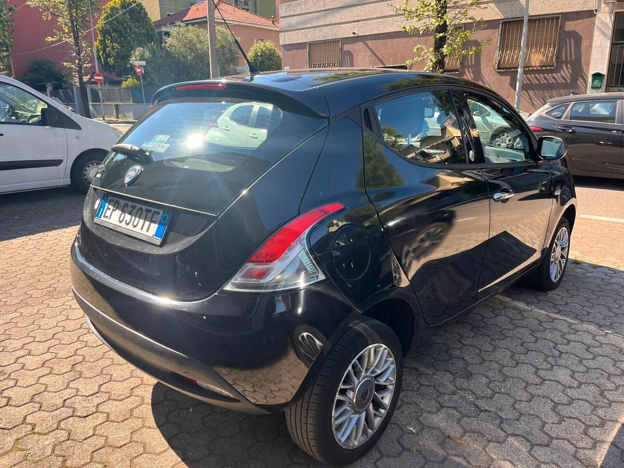 Lancia Ypsilon 0.9 TwinAir 85 CV 5 P Metano Ecochic Gold - 2013