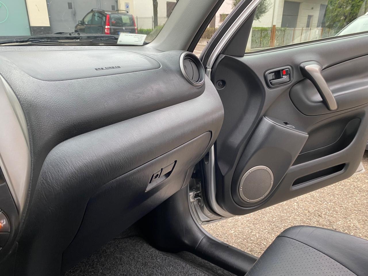 Toyota RAV 4 RAV4 2.0 AWD D-4D cat 5 porte Sol NEOPATENTATI!!!