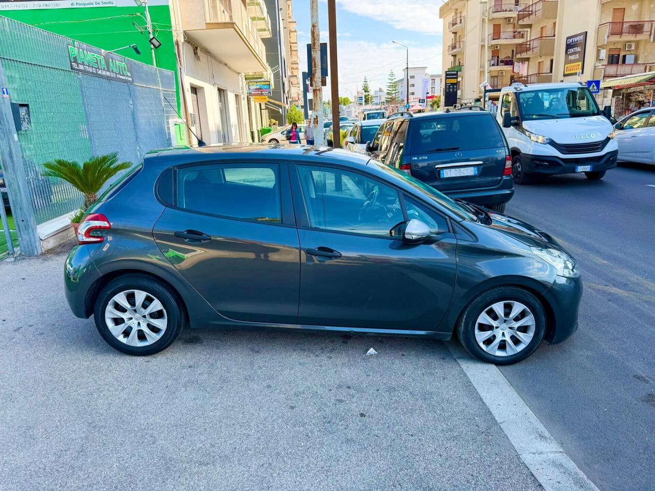Peugeot 208 1.4 HDi 68 CV 5 porte Allure