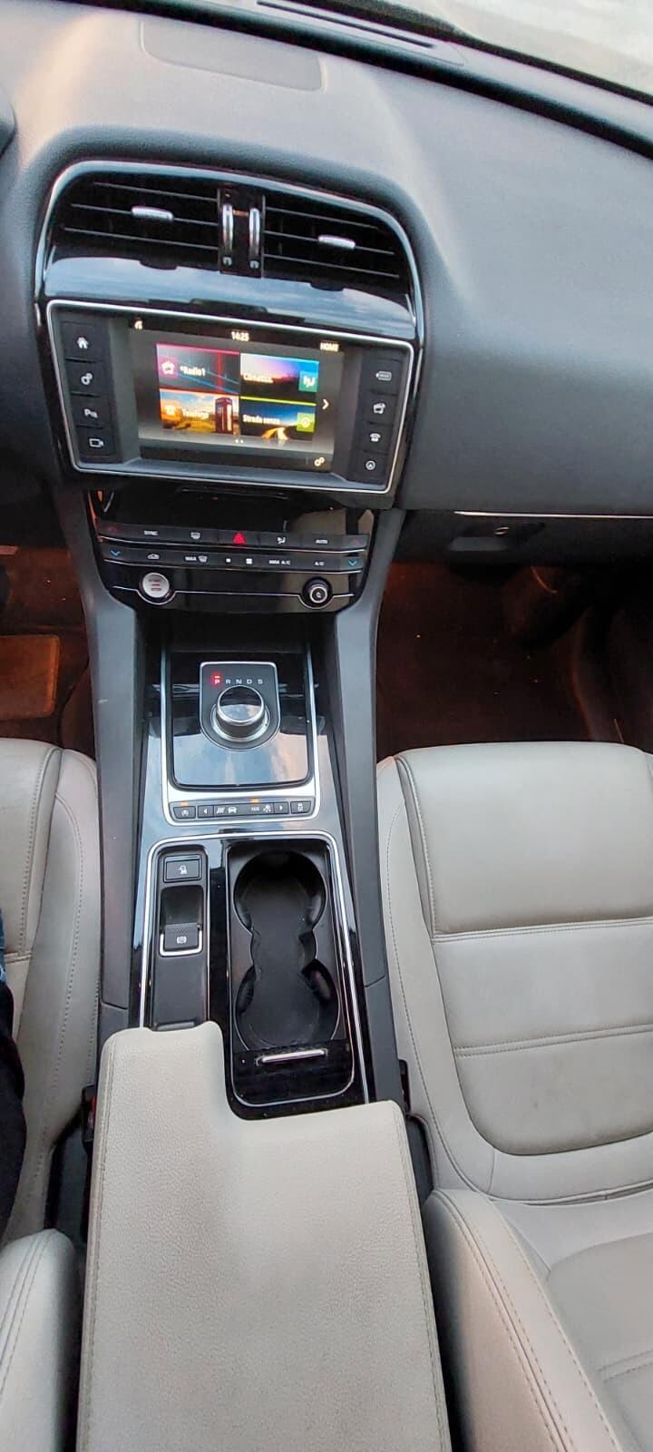 Jaguar F-Pace 2.0 D 180 CV AWD aut. Prestige