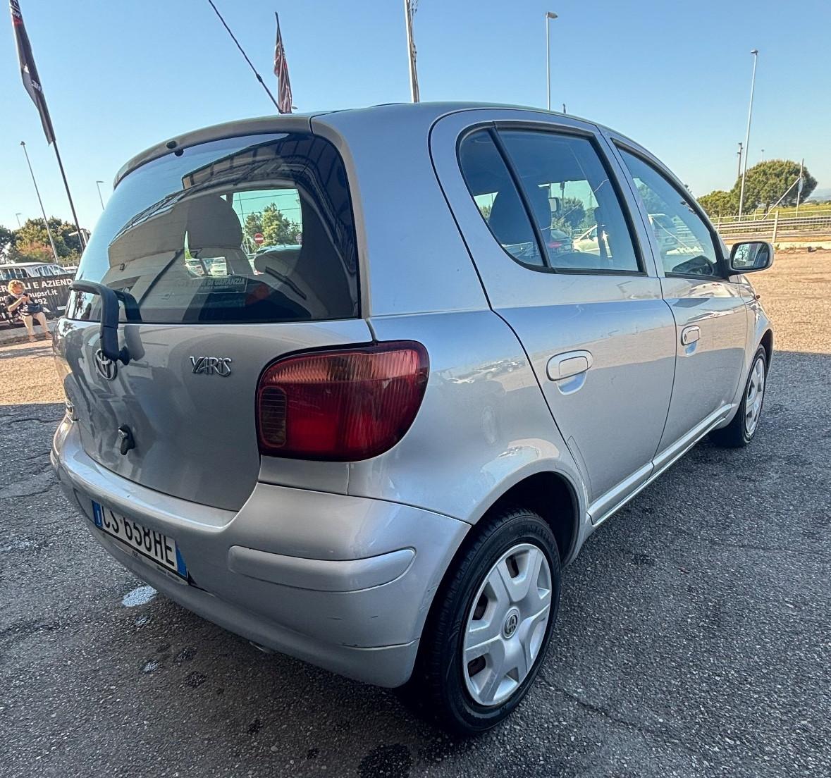 Toyota Yaris 1.3i 16V cat 5 porte Sol