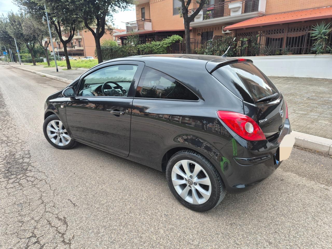 Opel Corsa 1.2 85CV gpl 3 porte anno 2013