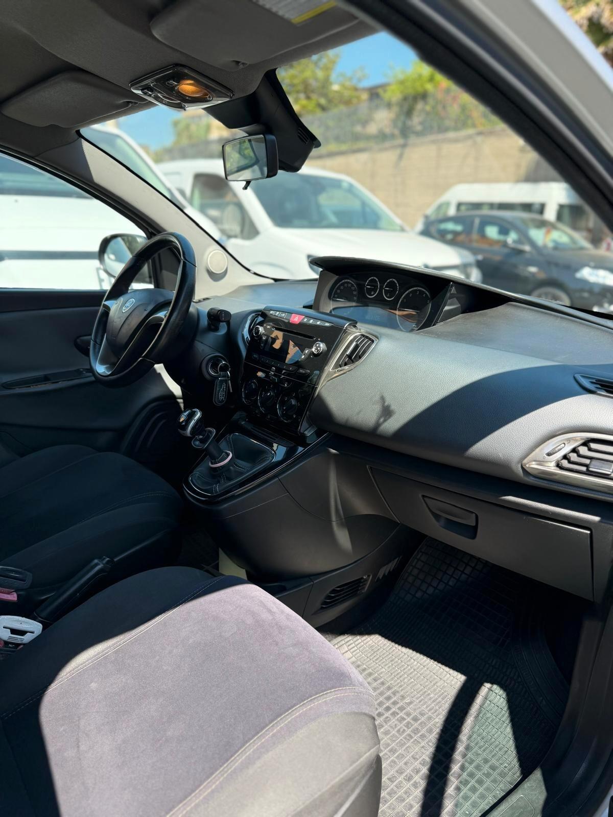 Lancia Ypsilon 1.2 69 CV 5 porte GPL Gold