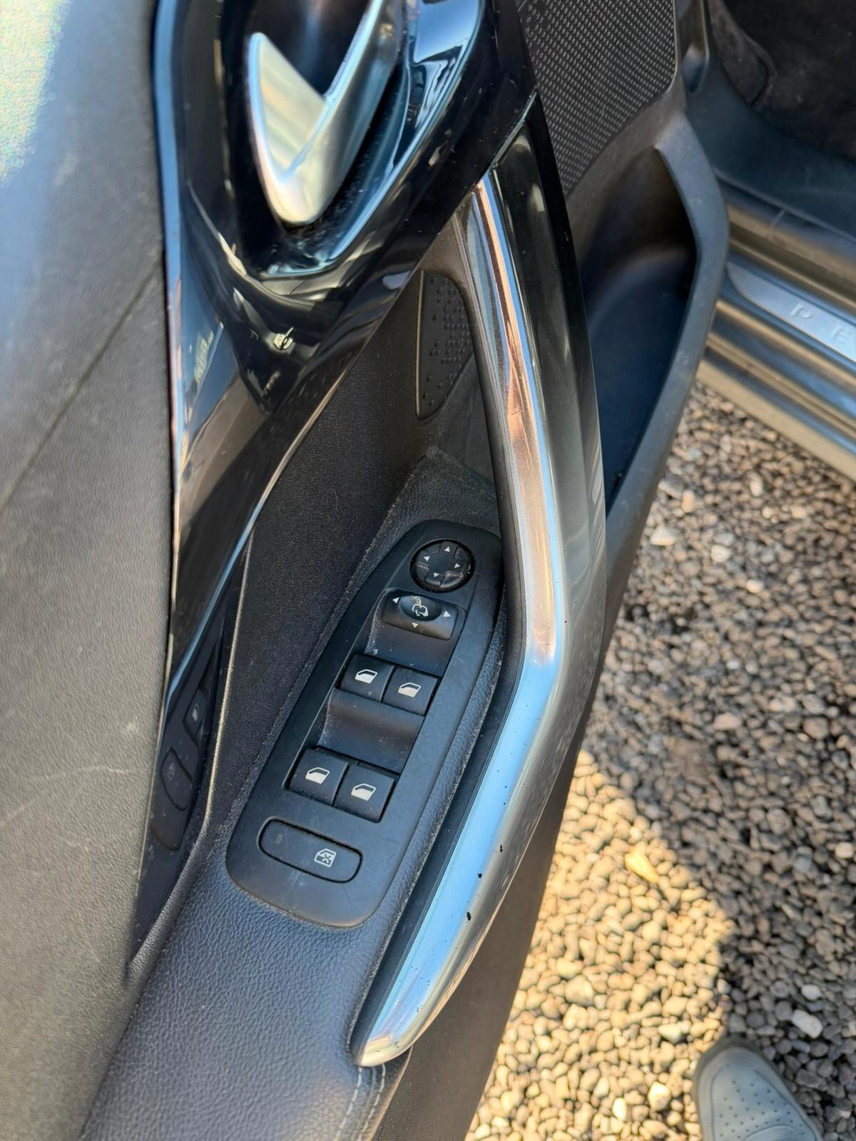 Peugeot 208 1.6 e-HDi 115 CV Stop&Start 5 porte Allure