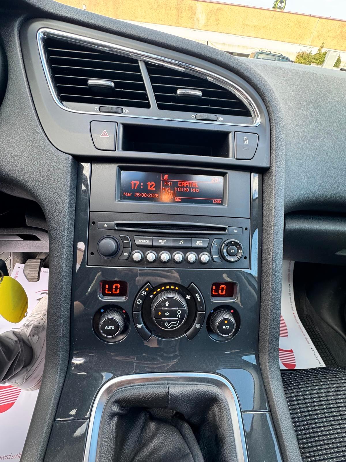 Peugeot 5008 1.6 HDi 115CV Allure