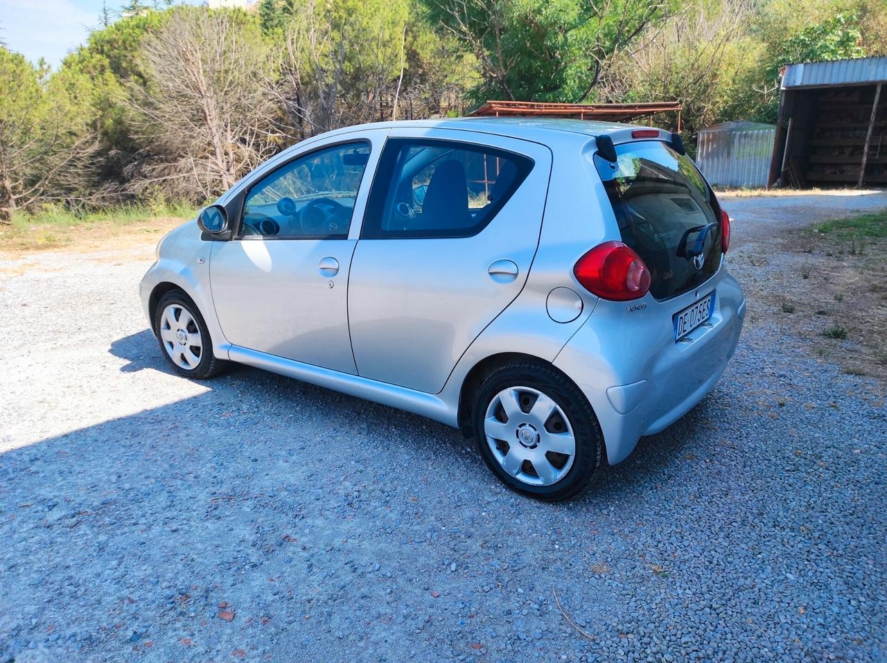 Toyota Aygo 1.0 12V VVT-i 5 porte Sol