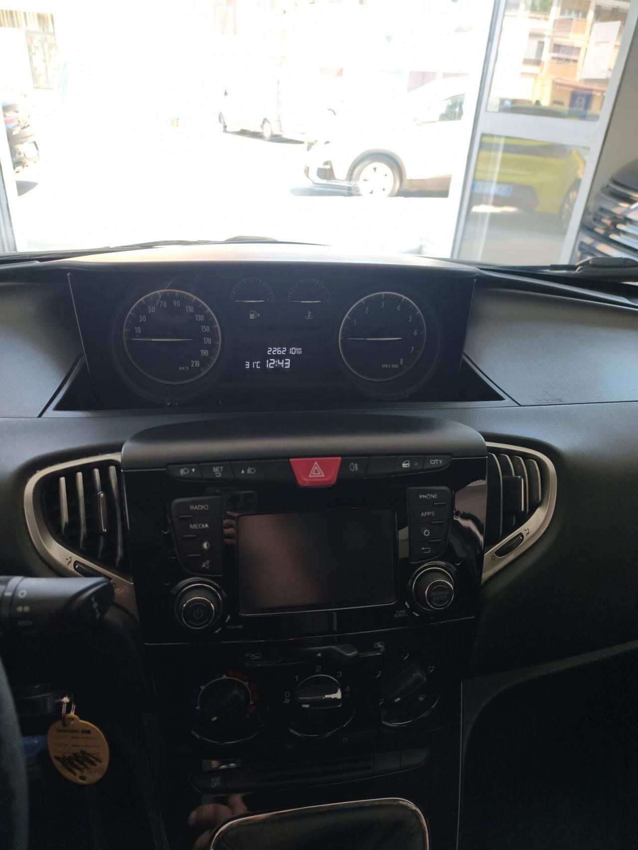Lancia Ypsilon 1.2 69 CV 5 porte GPL Ecochic Platinum