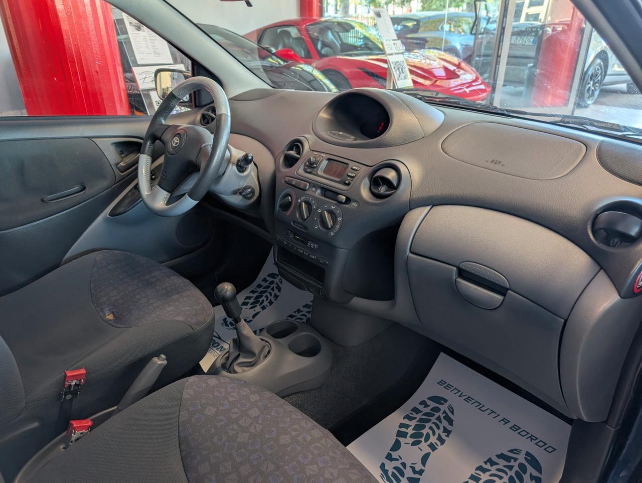 Toyota Yaris 1.0i 16V cat 5 porte Sol