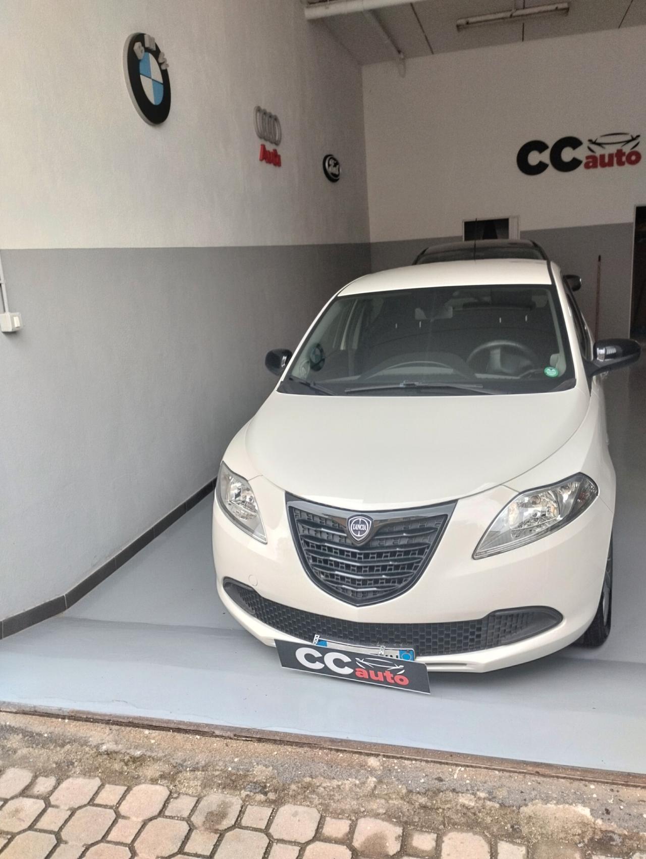 Lancia Ypsilon 1.2 69 CV 5 porte S&S Silver