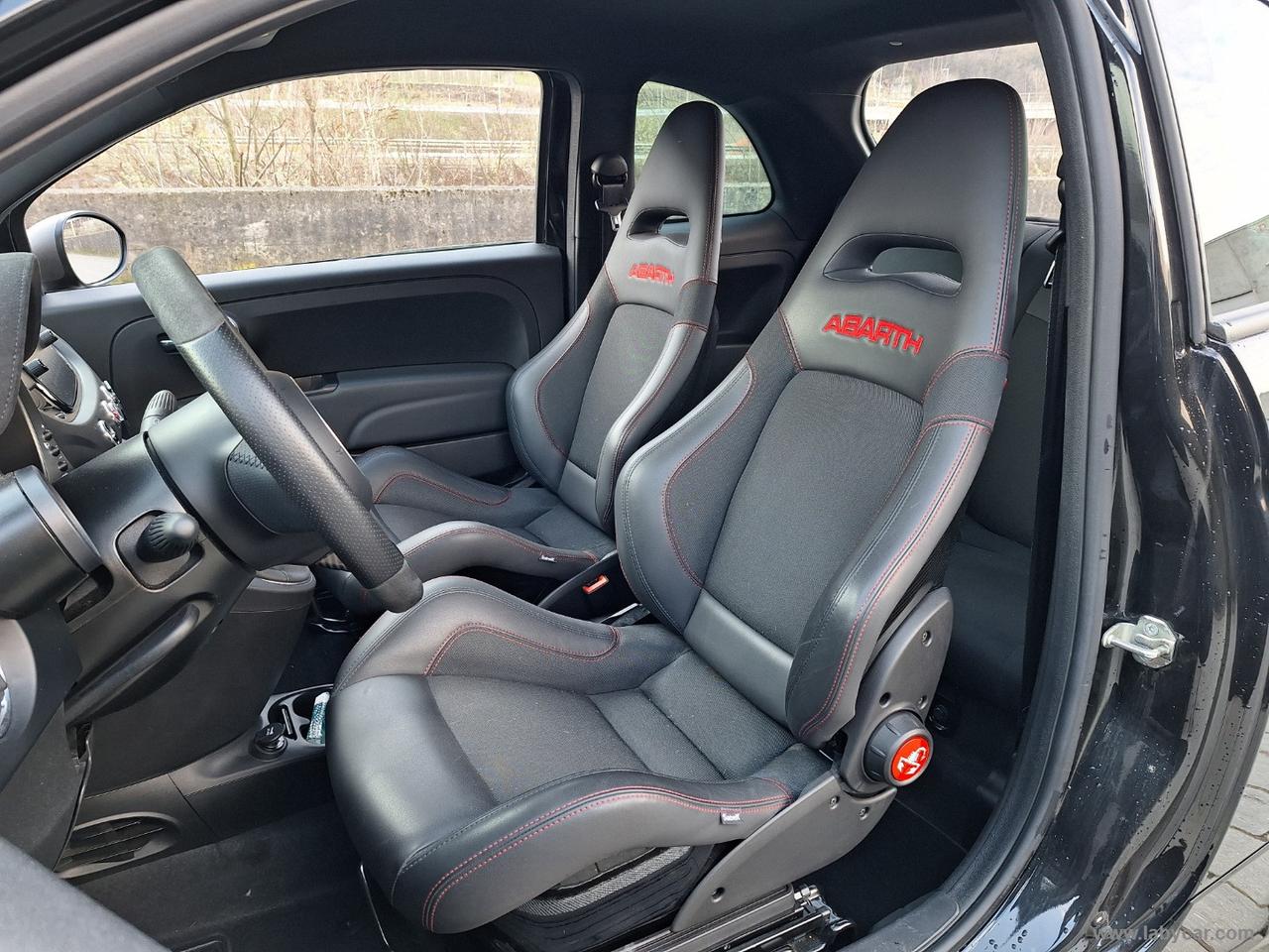 ABARTH 695 1.4 Turbo T-Jet 180 CV SABELT CARBONIO