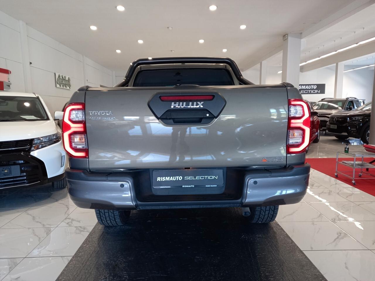 Toyota Hilux 2.8 D A/T 4WD 4 porte Double Cab Invincible