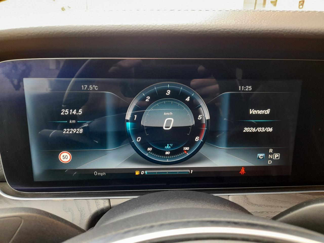 MERCEDES E 220 D AMG LINE BERLINA