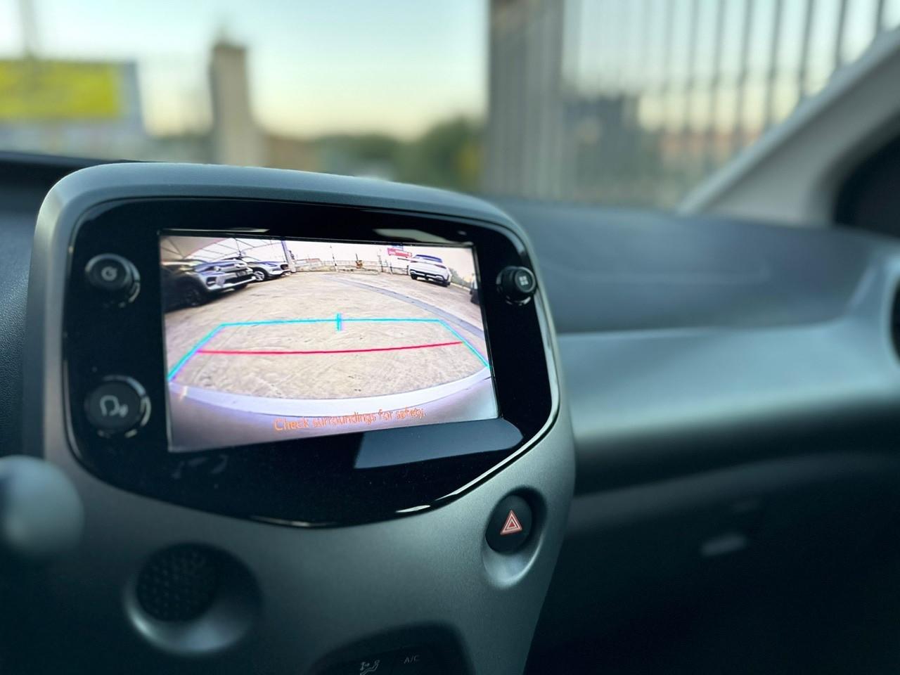 Toyota Aygo Connect 1.0 VVT-i 72 CV 5 porte x-play MMT