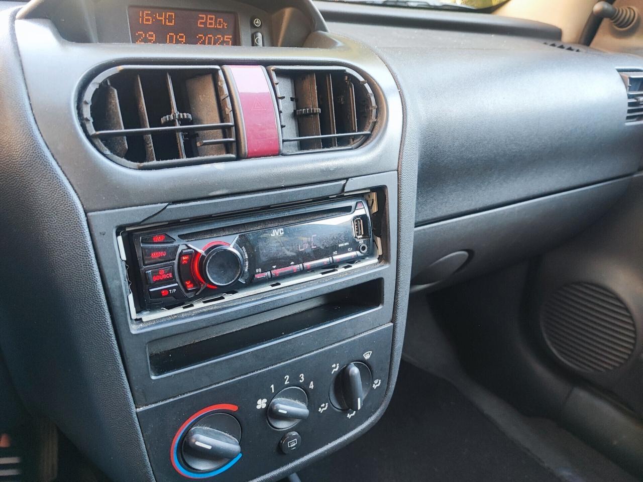 Opel Corsa 1.0 benz euro 4 neopatentati