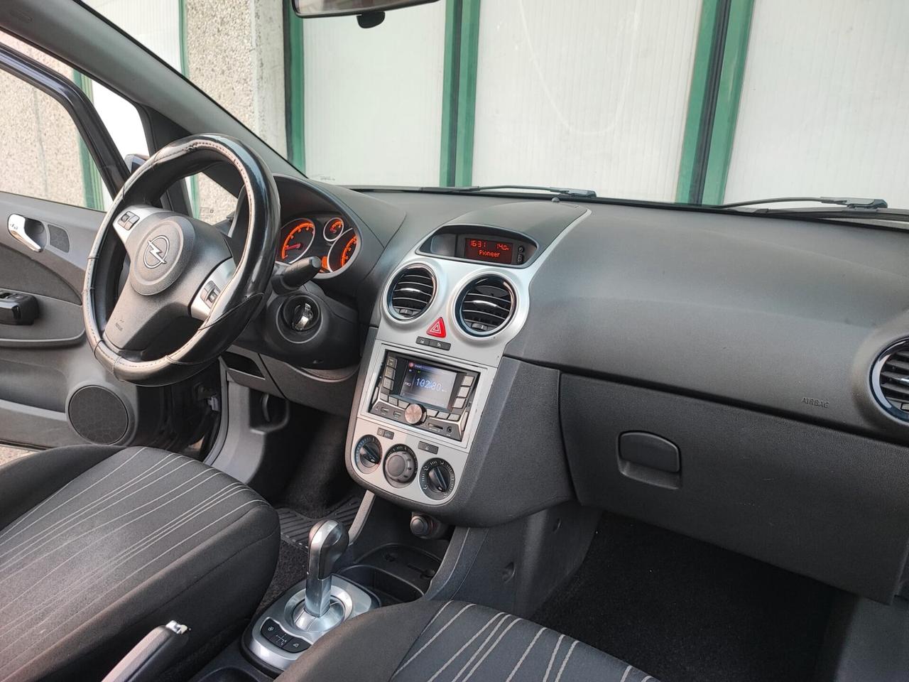 Opel Corsa 1.2 BENZINA AUTOMATICO NEOPATENTATI