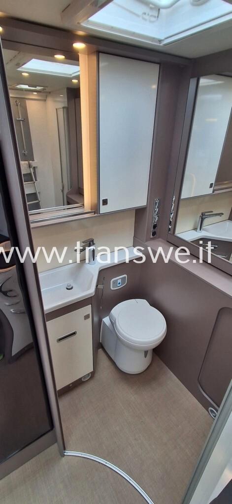 Bürstner Lyseo 684G Ampia zona giorno e bagno in coda