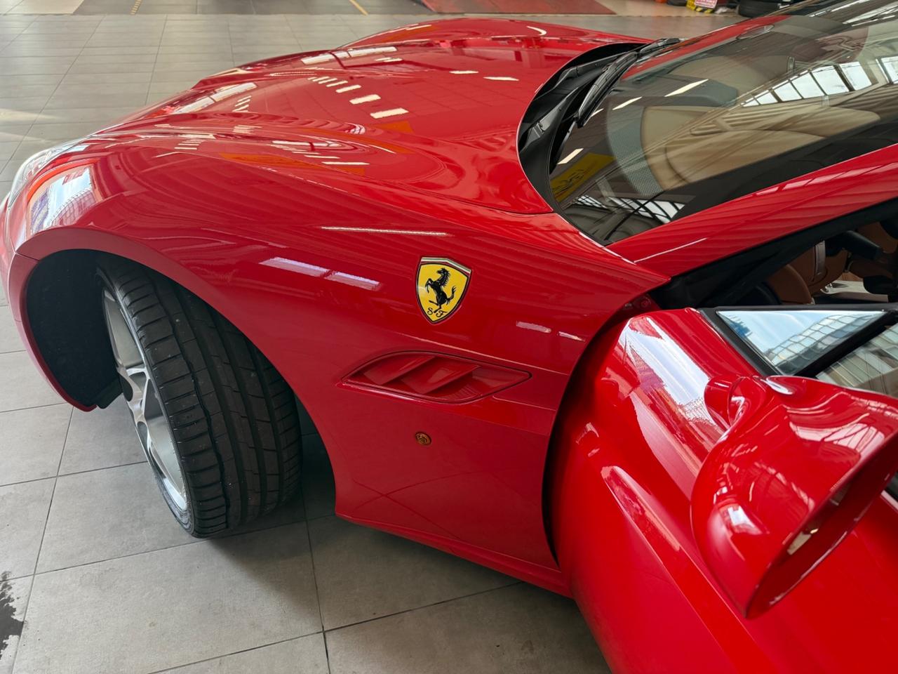 Ferrari California DCT OFFICALE ITALIANA TAGLANDI FERRARI