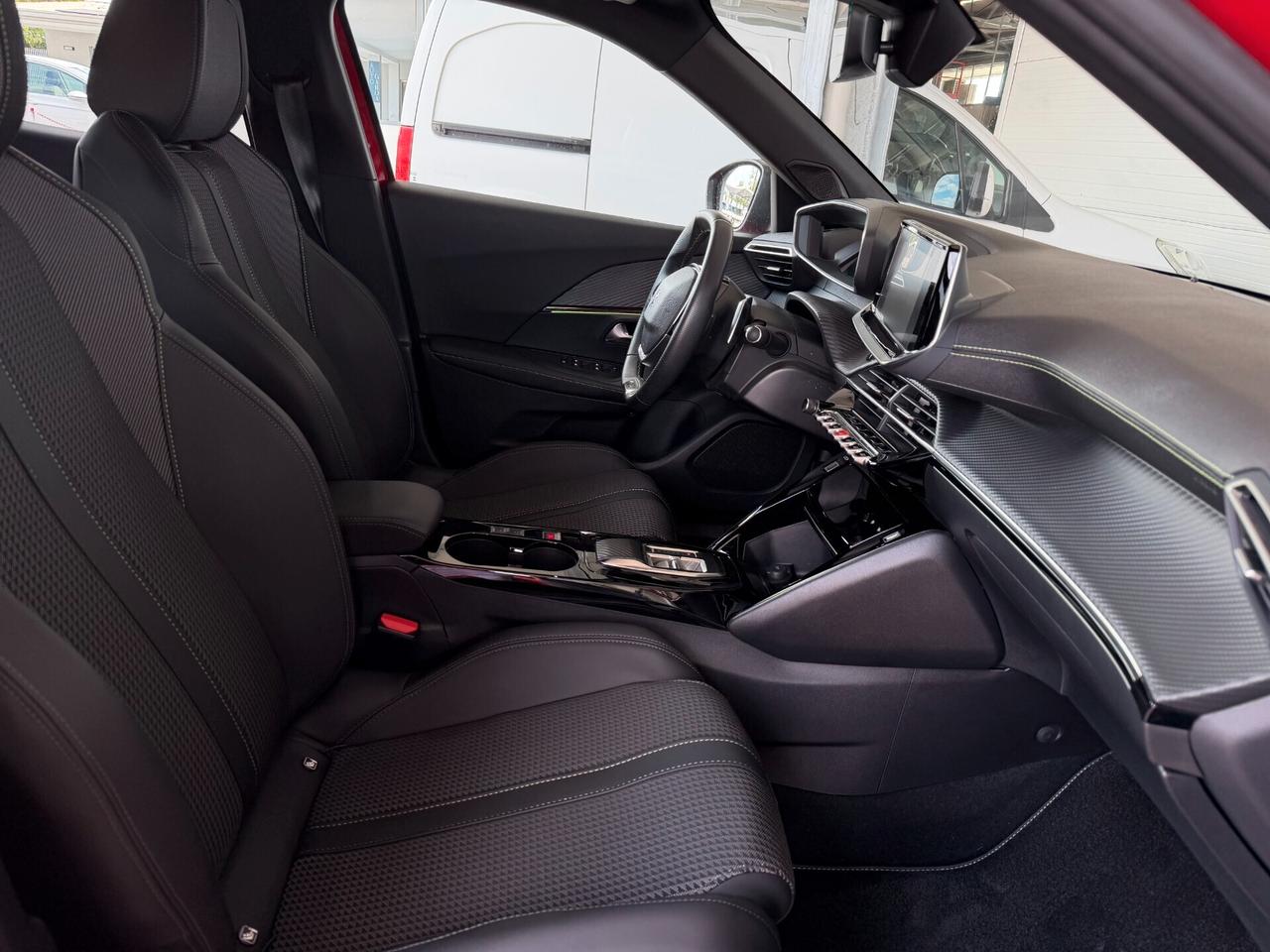 Peugeot 2008 PureTech 130 S&S EAT8 GT