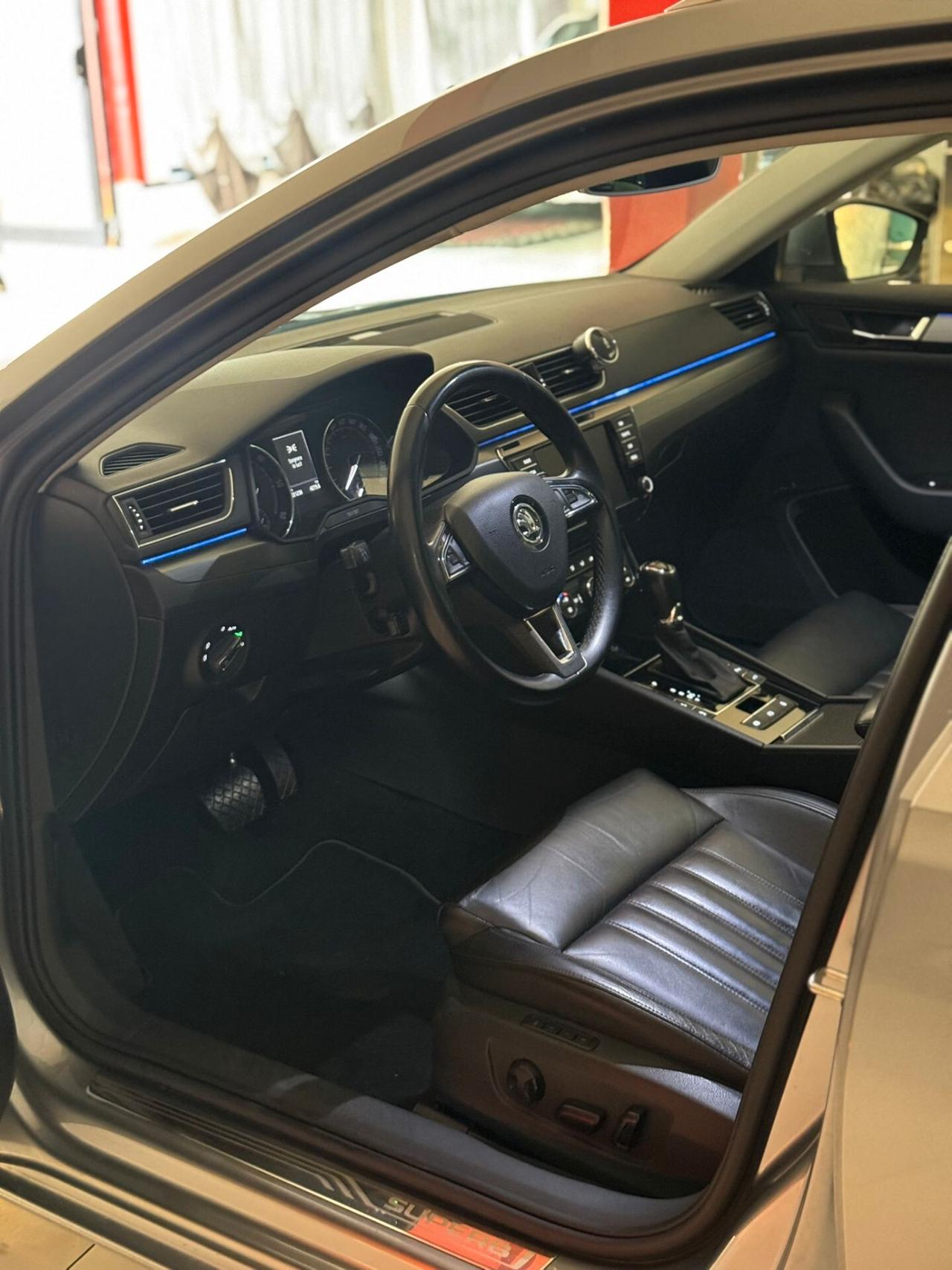 Skoda Superb 2.0 TDI DSG Wagon Style