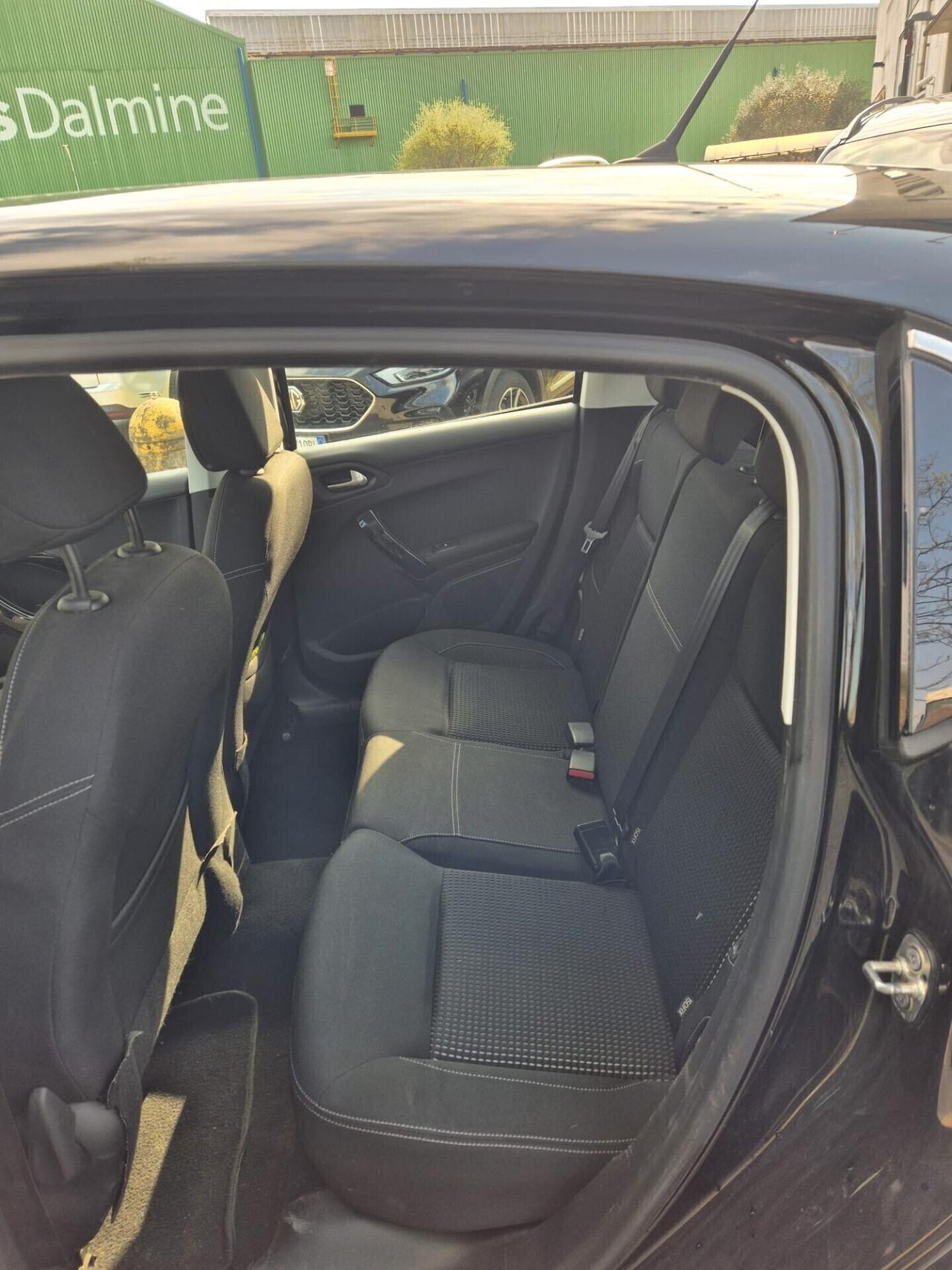 Peugeot 208 PureTech 82 5 porte Allure