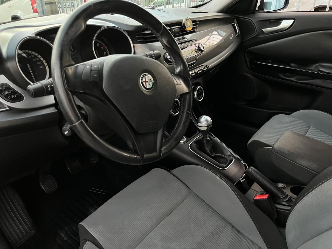 Alfa Romeo Giulietta 1.4 Turbo 120 cv Distinctive ok neopatenti