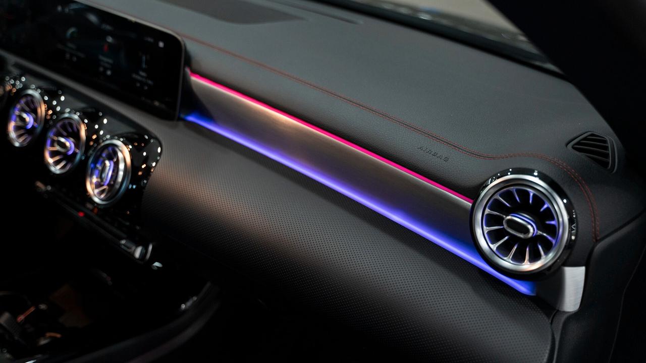 Mercedes-benz CLA 180 D COUPE PREMIUM PLUS AMG 19" PACK LUCI XENO PELLE FULL OPTIONAL