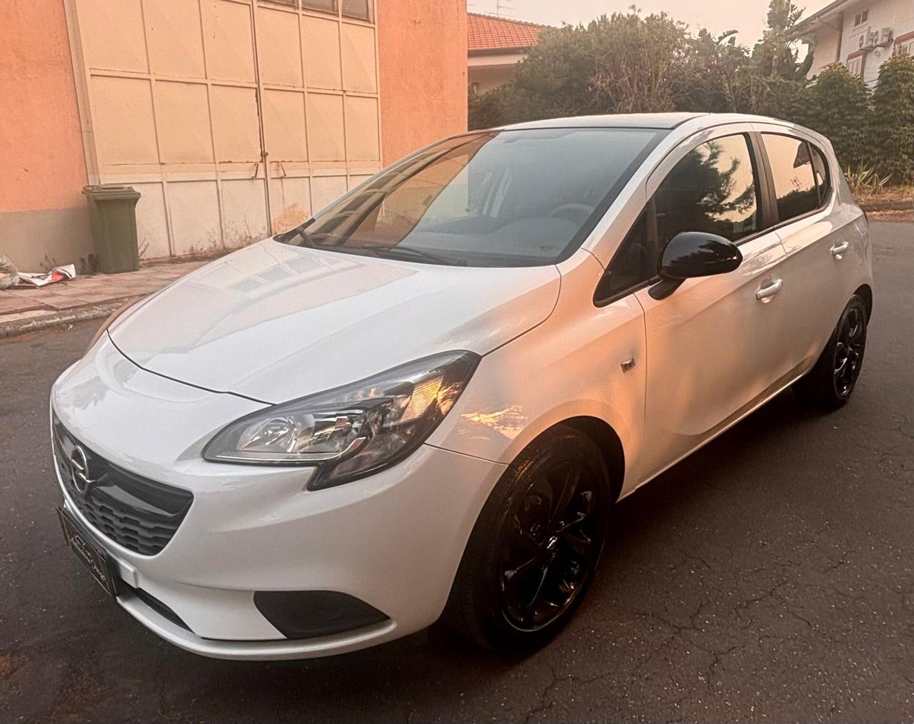 Opel Corsa 1.2 5 porte b-Color