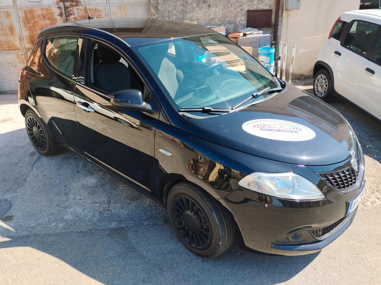 Lancia Ypsilon 1.0 FireFly 5 porte S&S Hybrid Silver