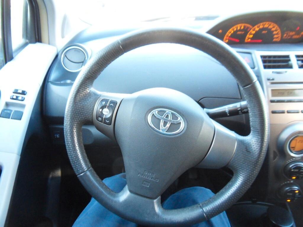 Toyota Yaris 1.0 5 porte
