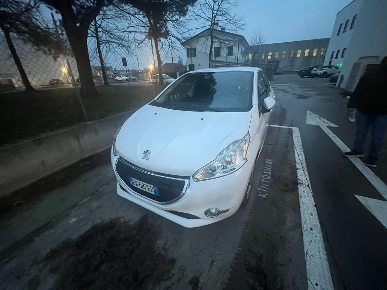 Peugeot 208 1.4 HDi 68 CV 5 porte Active 2014