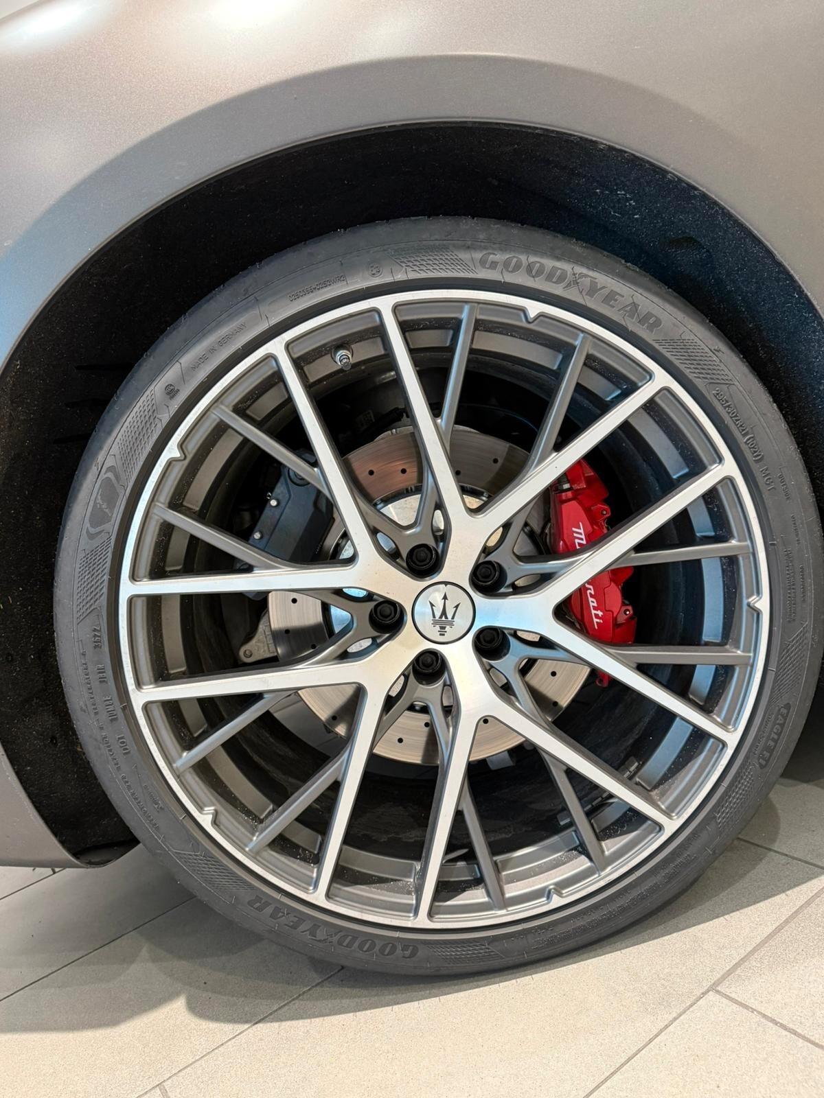 Maserati GranTurismo V6 550 CV AWD Trofeo