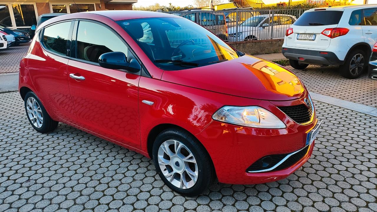 Lancia Ypsilon 1.2 69 CV 5 porte Platinum