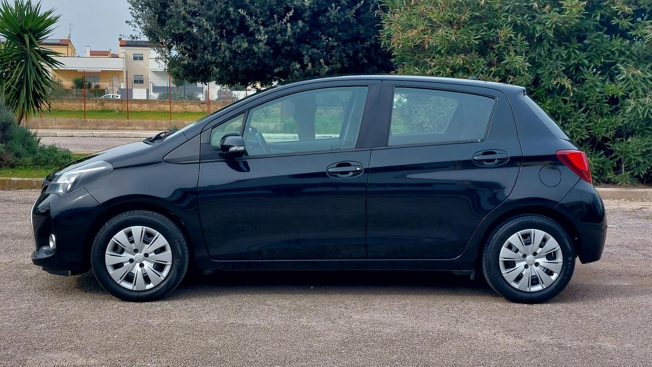 Toyota Yaris 1.5 Hybrid uni pro navi