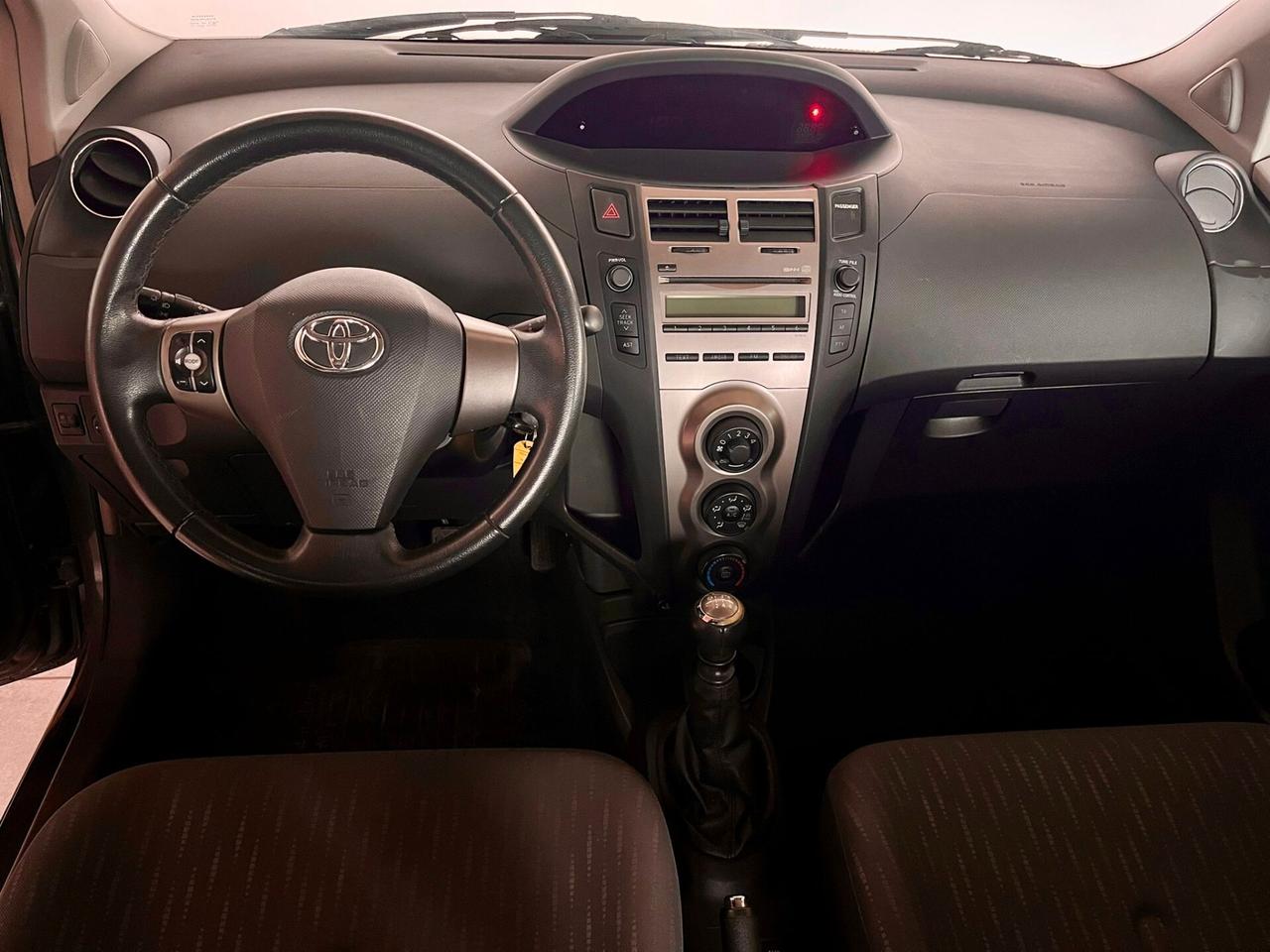 Toyota Yaris 1.3 3P sol