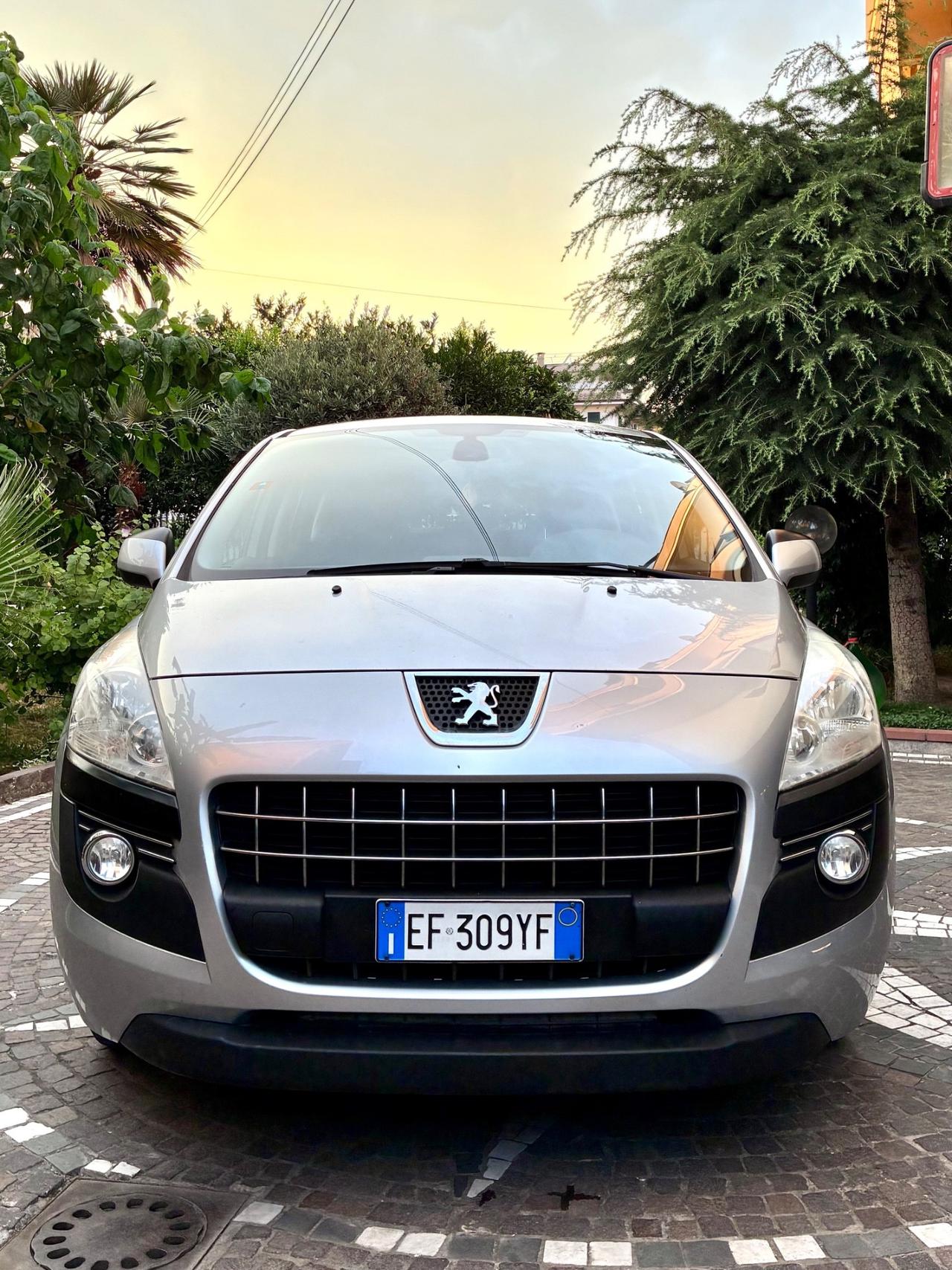 Peugeot 3008 1.6 HDi 112CV cambio robotizzato Business
