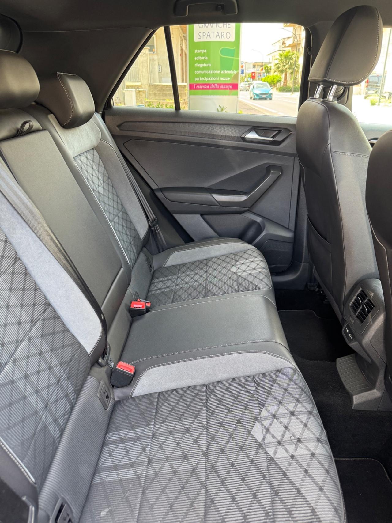 Volkswagen T-Roc 2.0 TDI SCR 150 CV DSG 4MOTION R-Line
