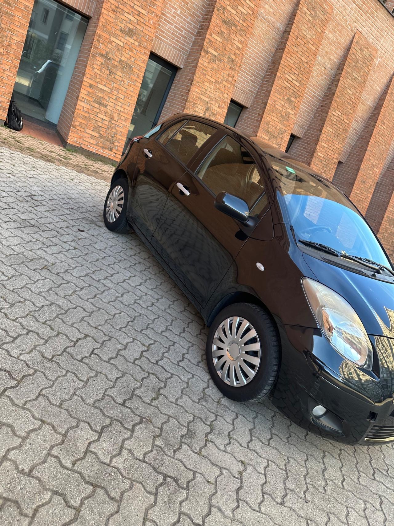 Toyota Yaris 1.0 5 porte Lounge