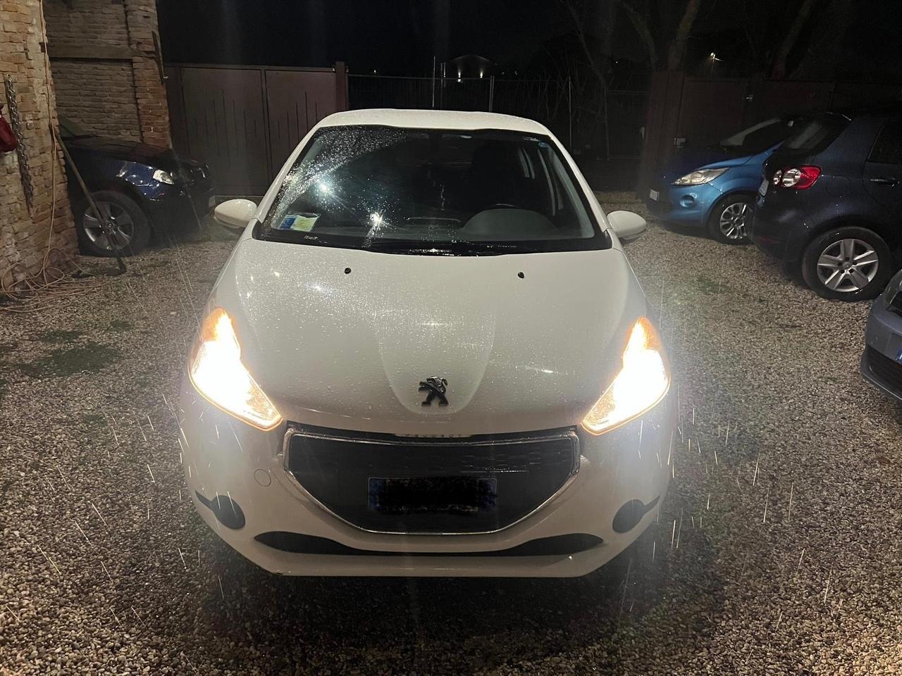 Peugeot 208 1.4 HDi 68 CV 5 porte Allure